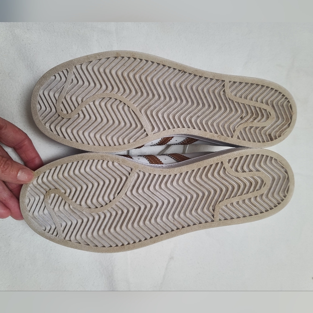 Adidas White and Gold Superstar Sneakers Size 6.5 - Picture 3 of 10